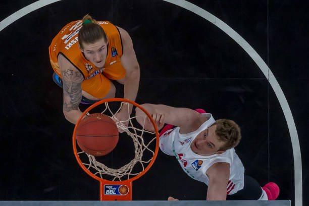 展示了他在 展示了他在